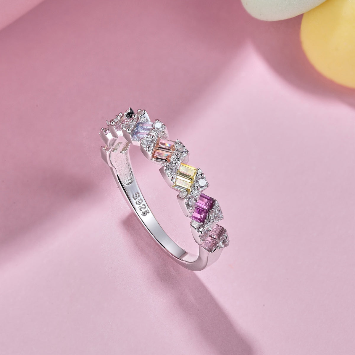 [Vivid Aurora]Delicate Vibrant Emerald Cut Daily Ring